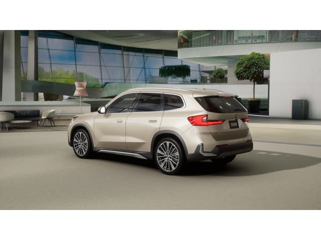 2027 BMW X1 photo 2