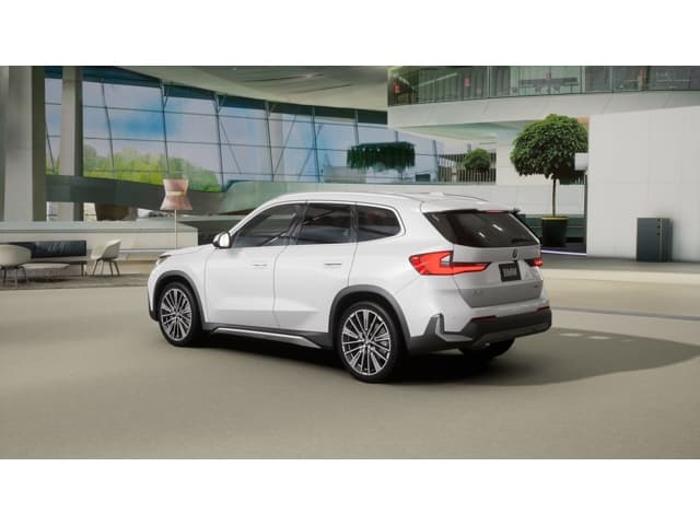2027 BMW X1 photo 2
