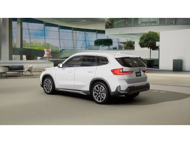 2027 BMW X1 photo 2