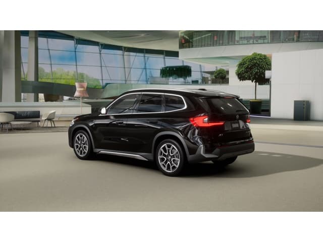 2027 BMW X1 photo 2