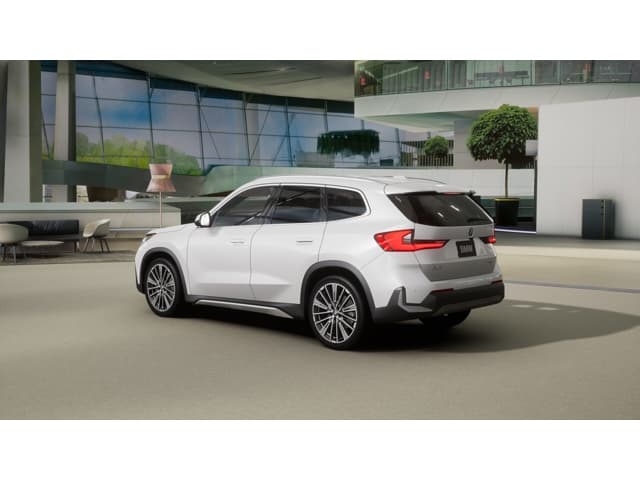2027 BMW X1 photo 2