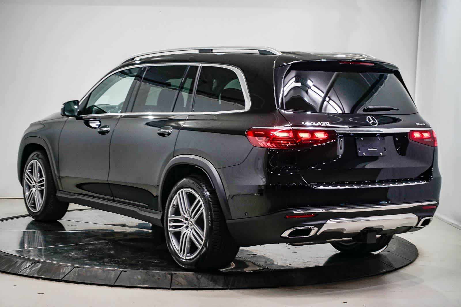 2026 Mercedes-Benz GLS photo 2