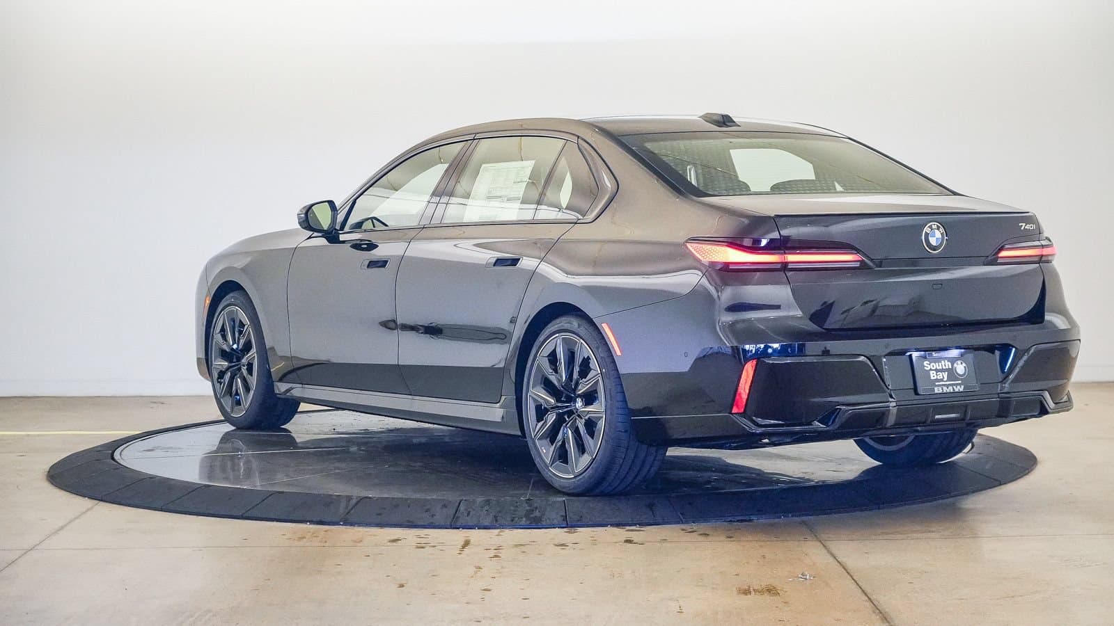 2026 BMW 7 photo 2
