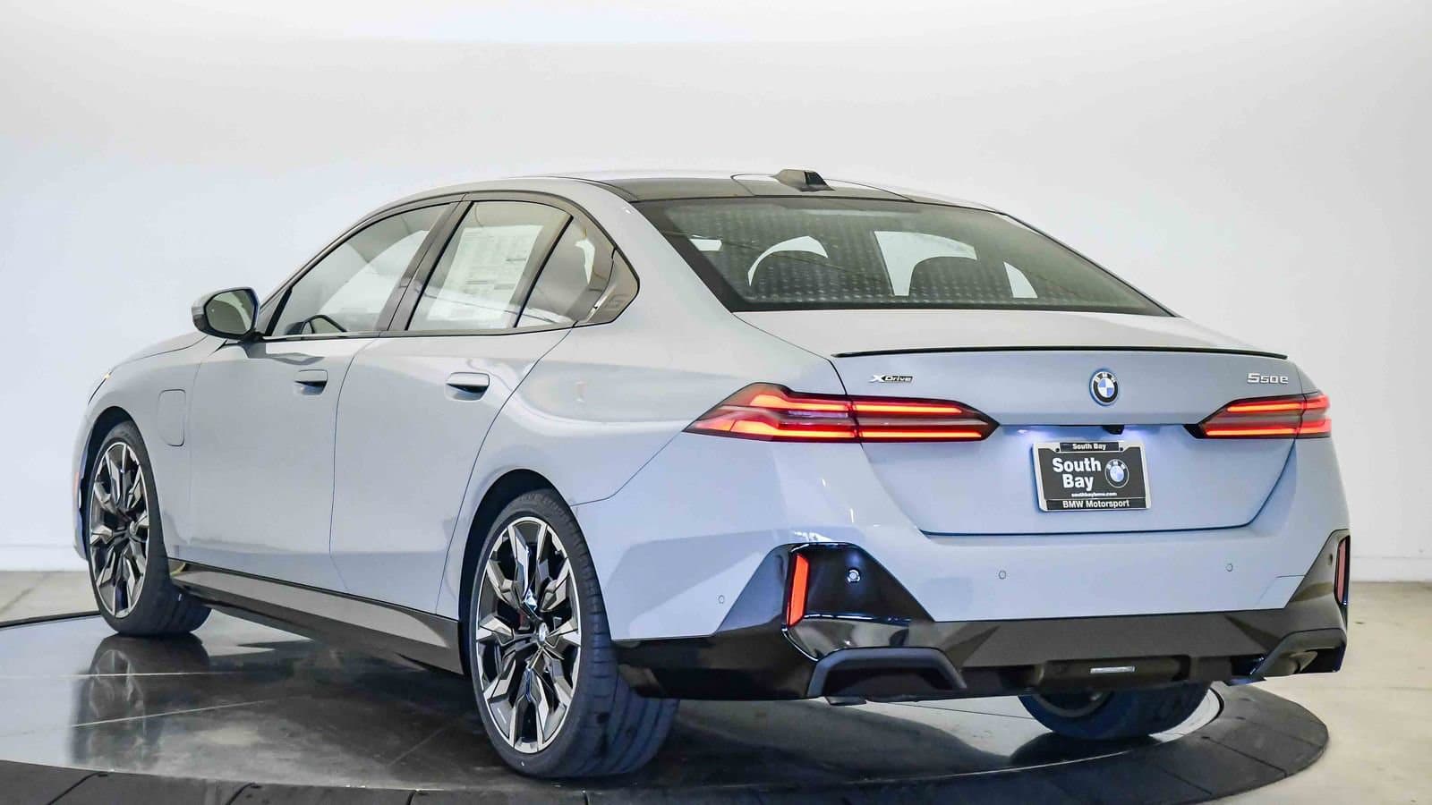 2026 BMW 5 photo 2