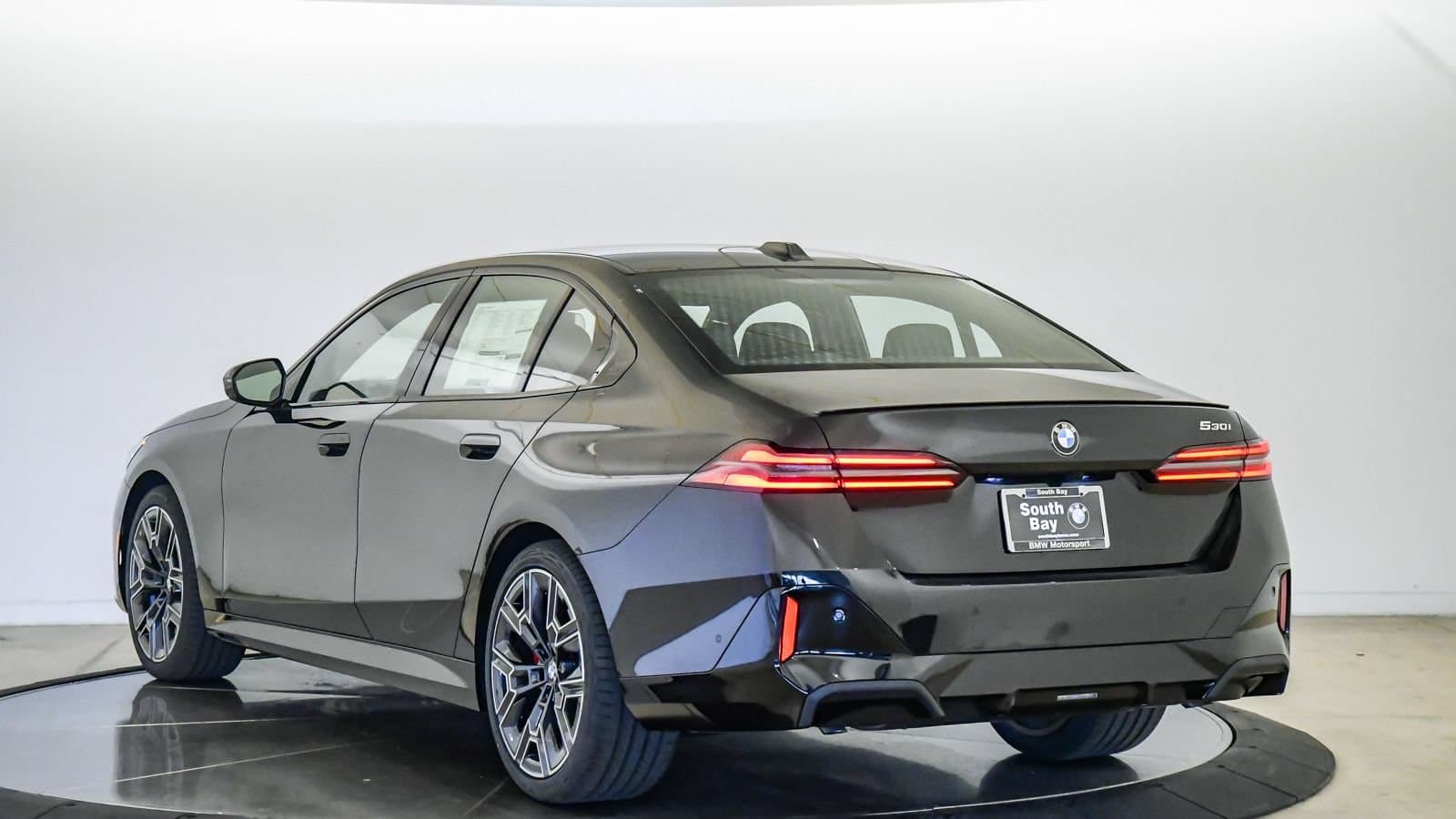 2027 BMW 5 photo 2