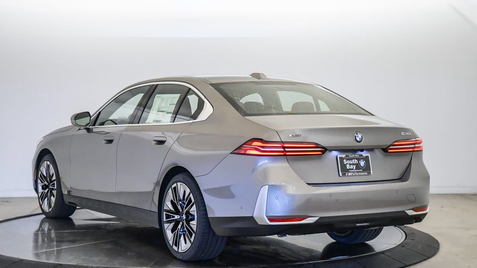 2027 BMW 5 photo 2