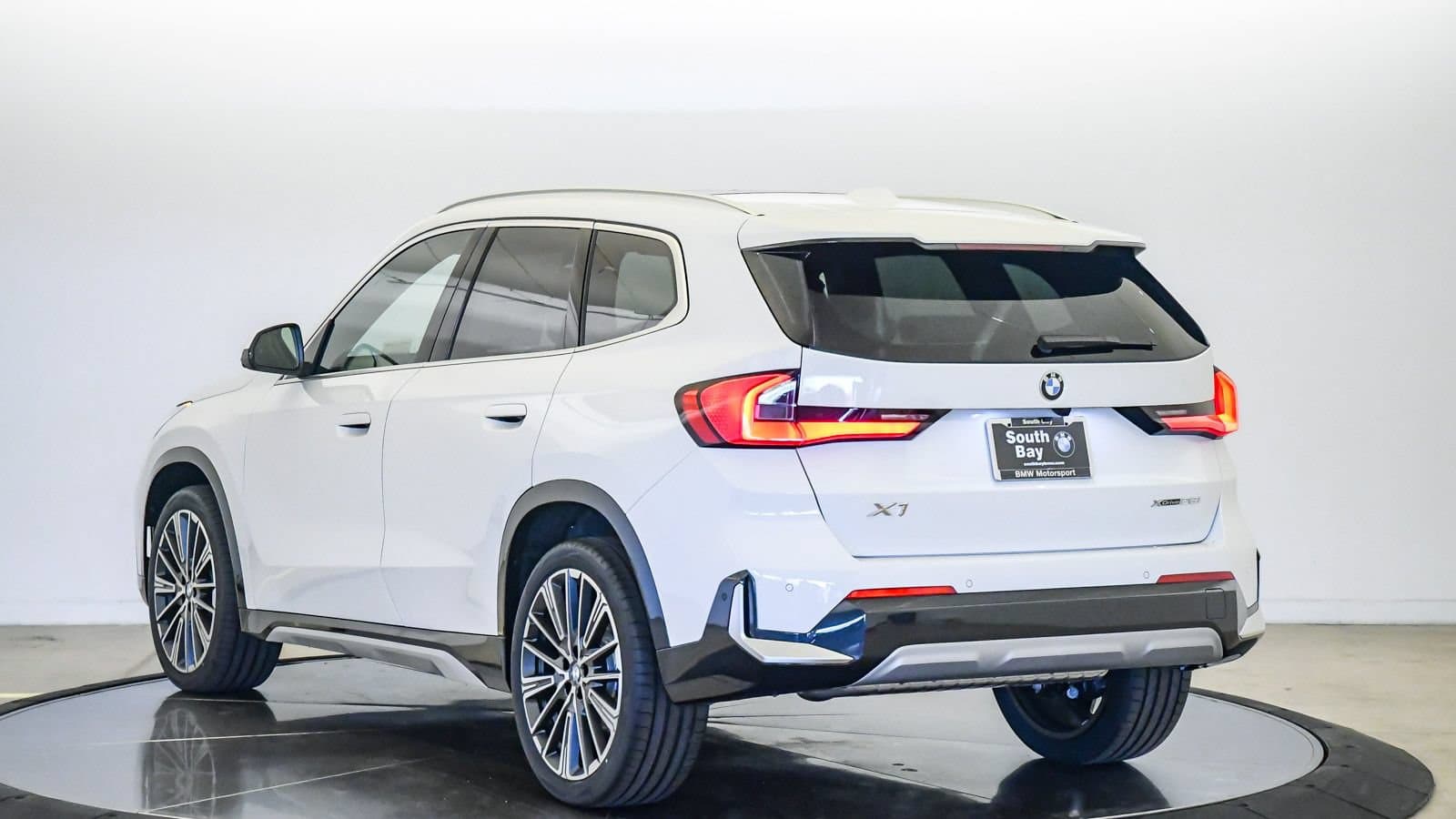 2026 BMW X1 photo 2