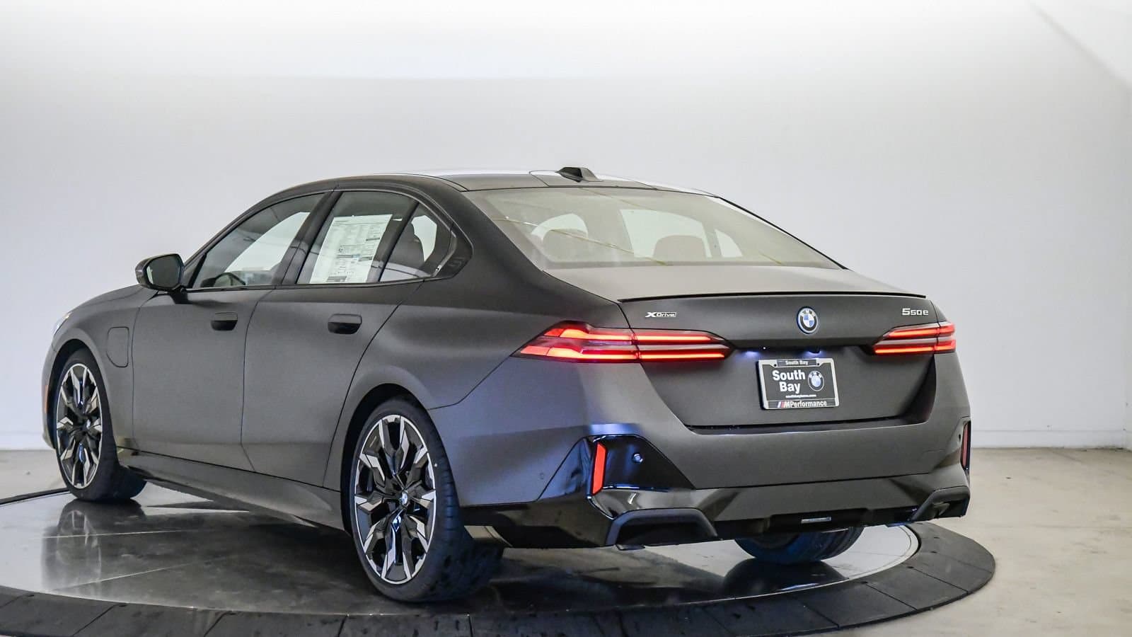 2027 BMW 5 photo 2