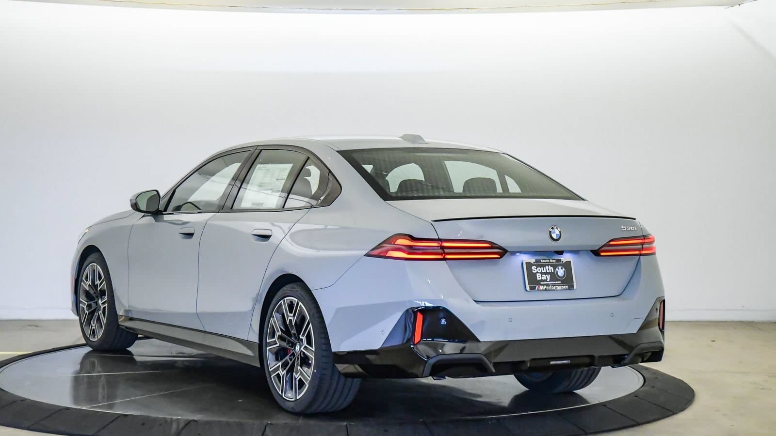 2027 BMW 5 photo 2