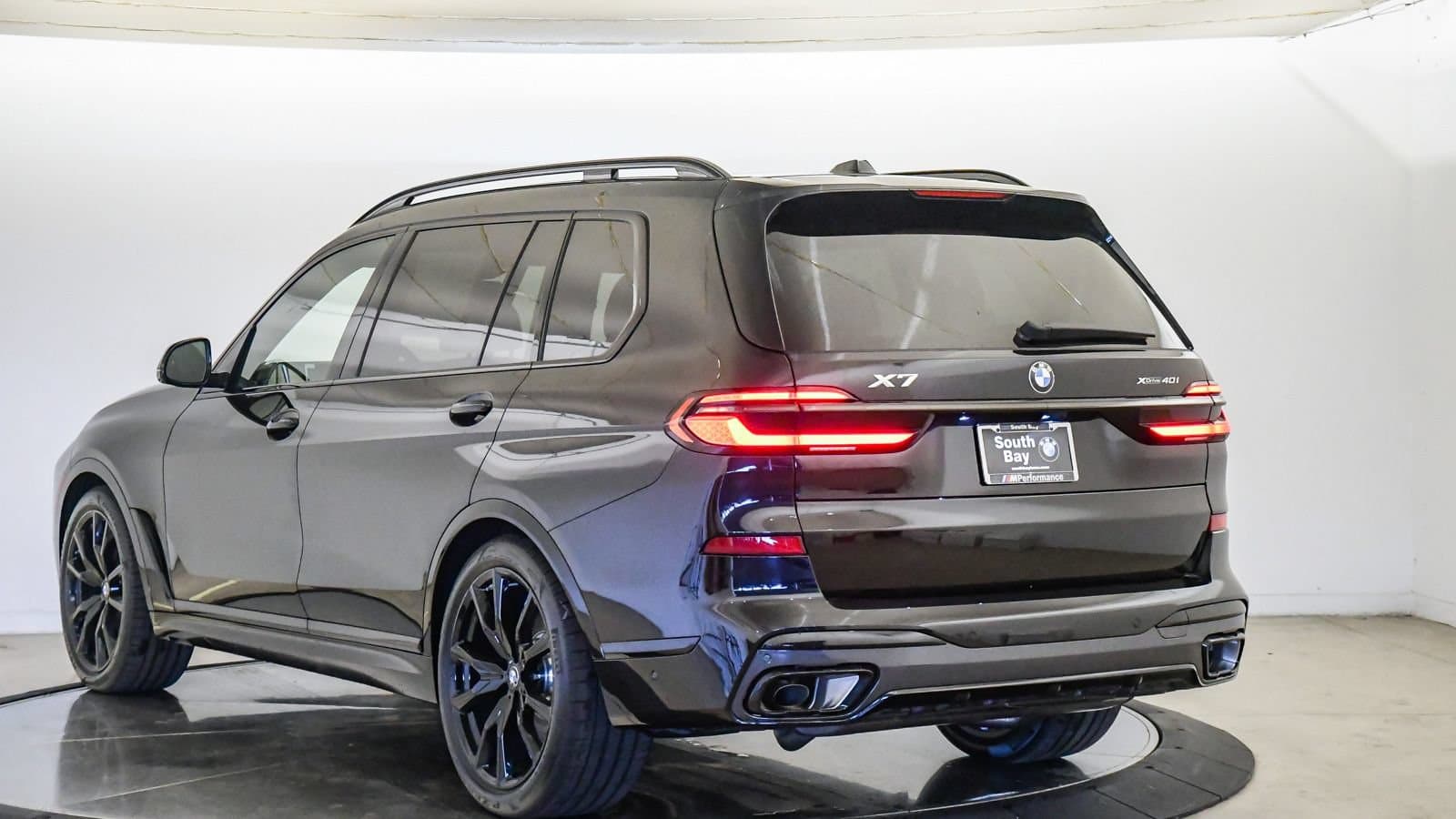 2027 BMW X7 photo 2