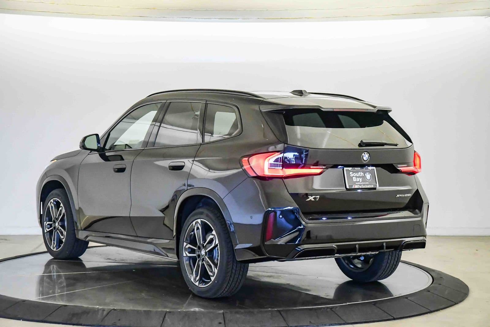 2026 BMW X1 photo 2