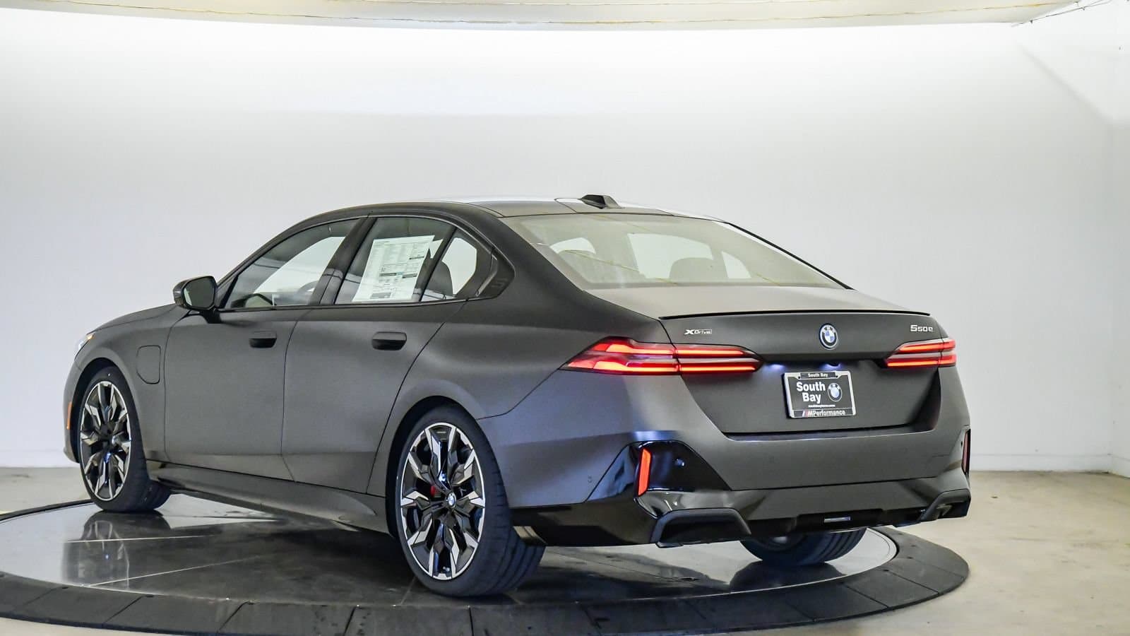 2027 BMW 5 photo 2