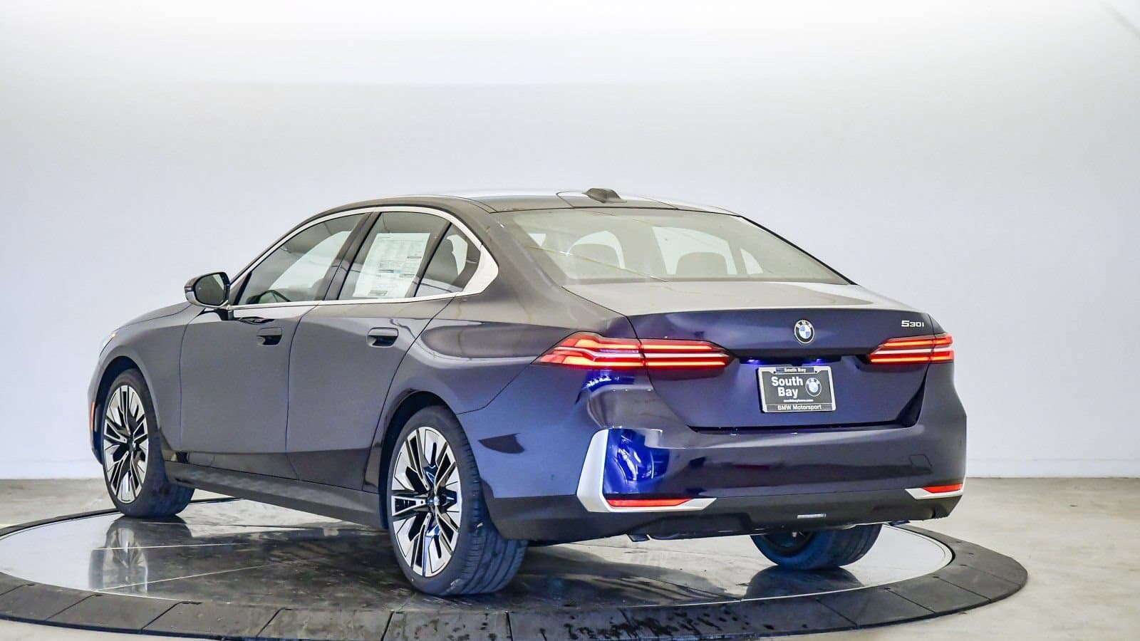 2026 BMW 5 photo 2