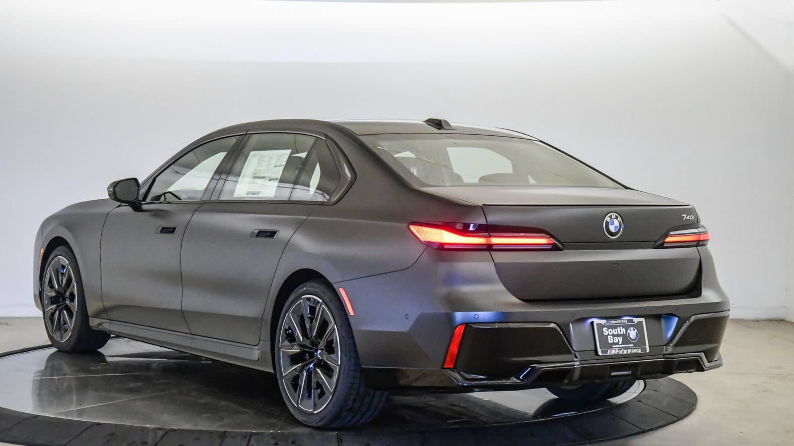 2026 BMW 7 photo 2