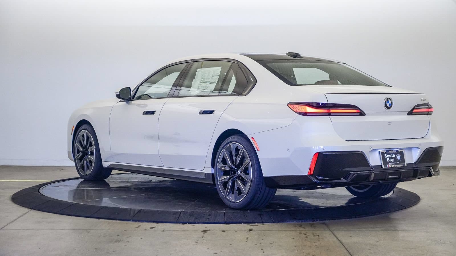 2026 BMW 7 photo 2