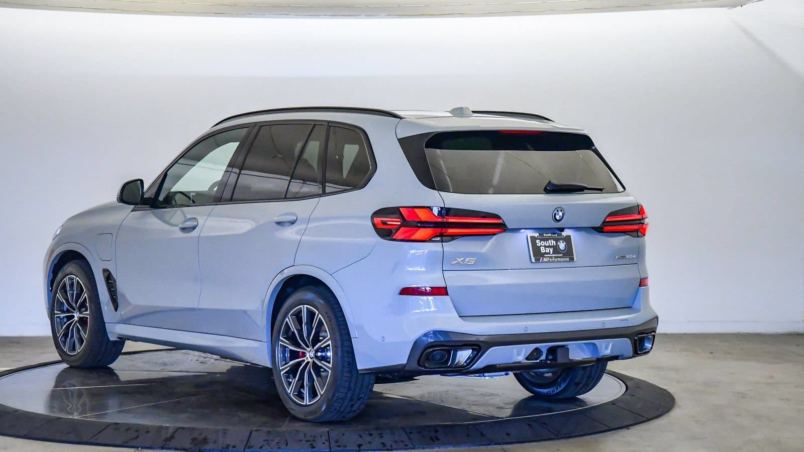2026 BMW X5 photo 2