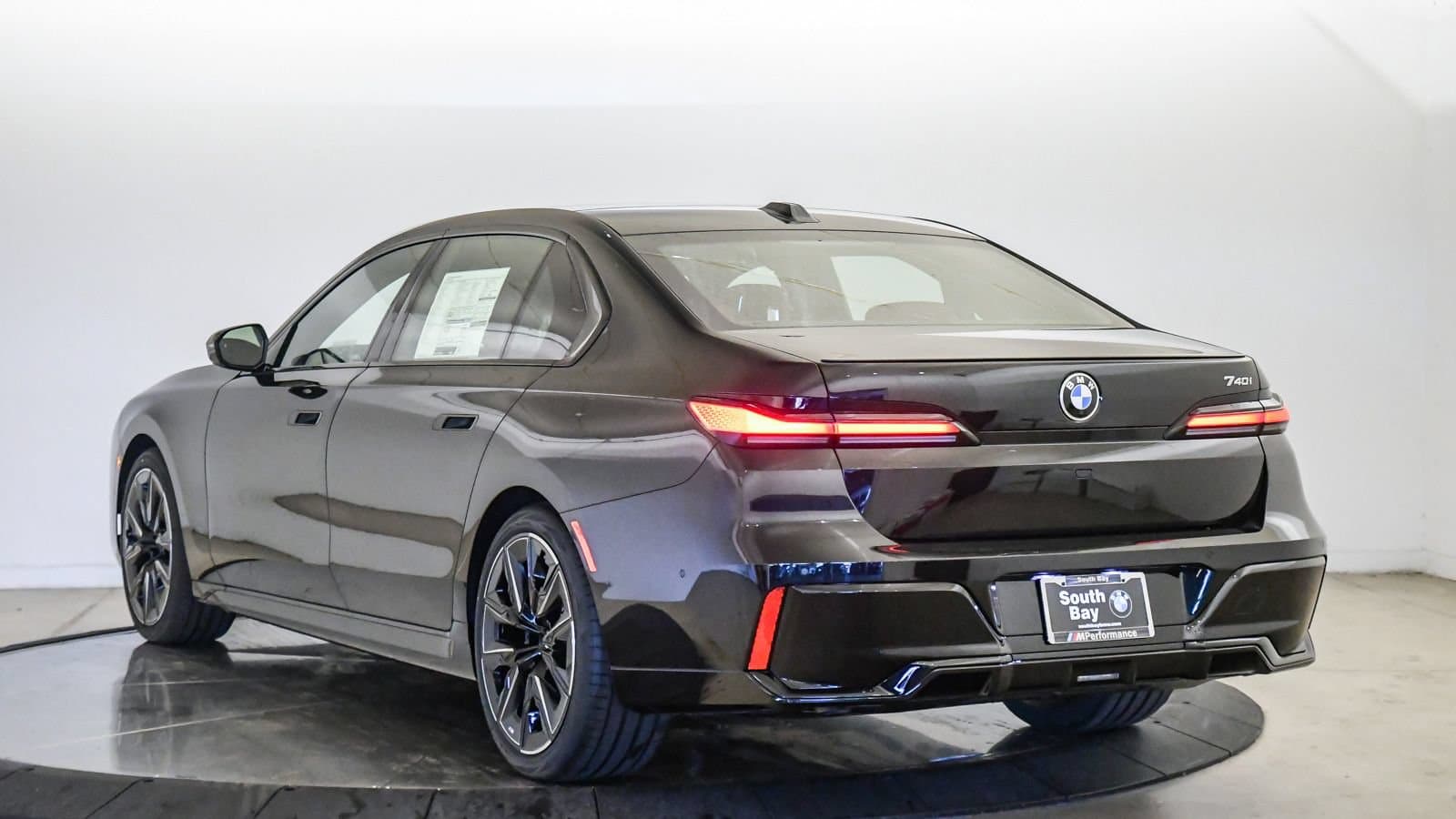 2026 BMW 7 photo 2