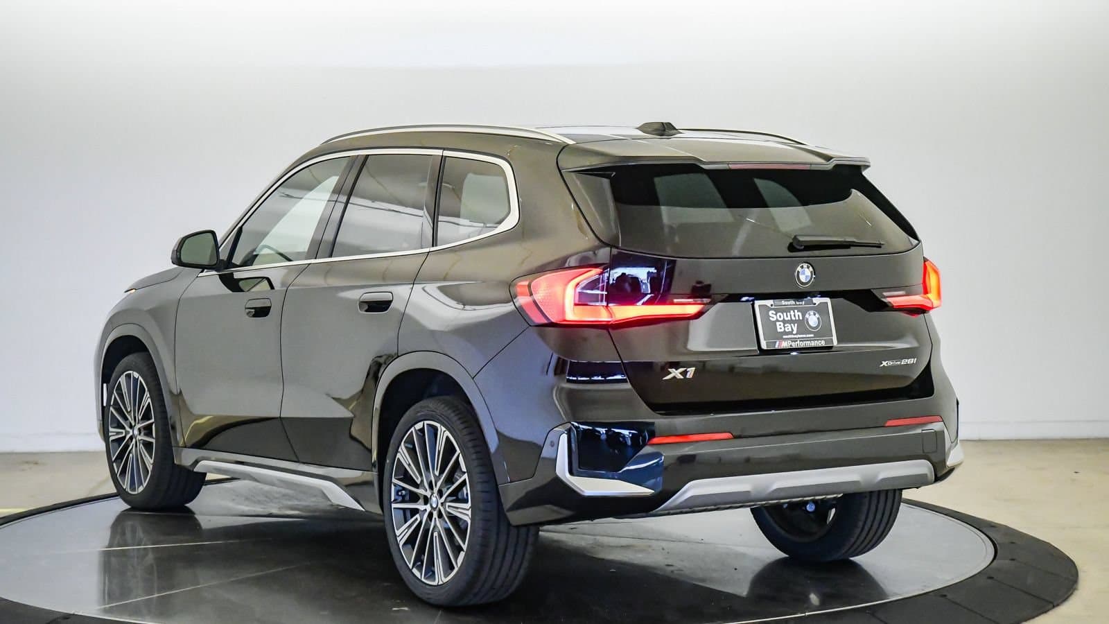 2026 BMW X1 photo 2