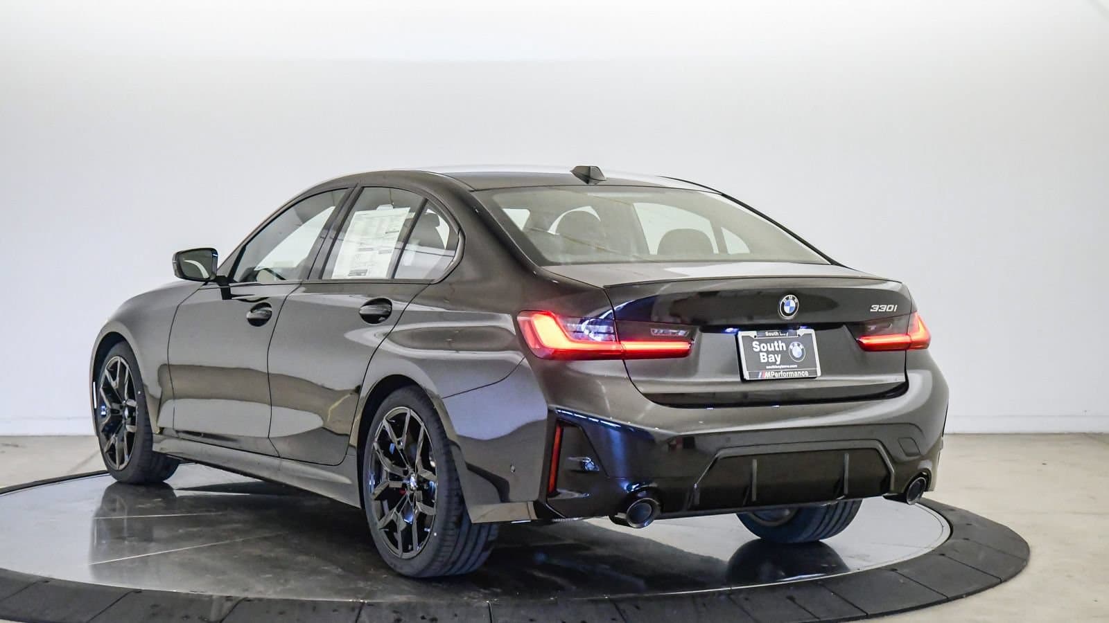 2026 BMW 3 photo 2