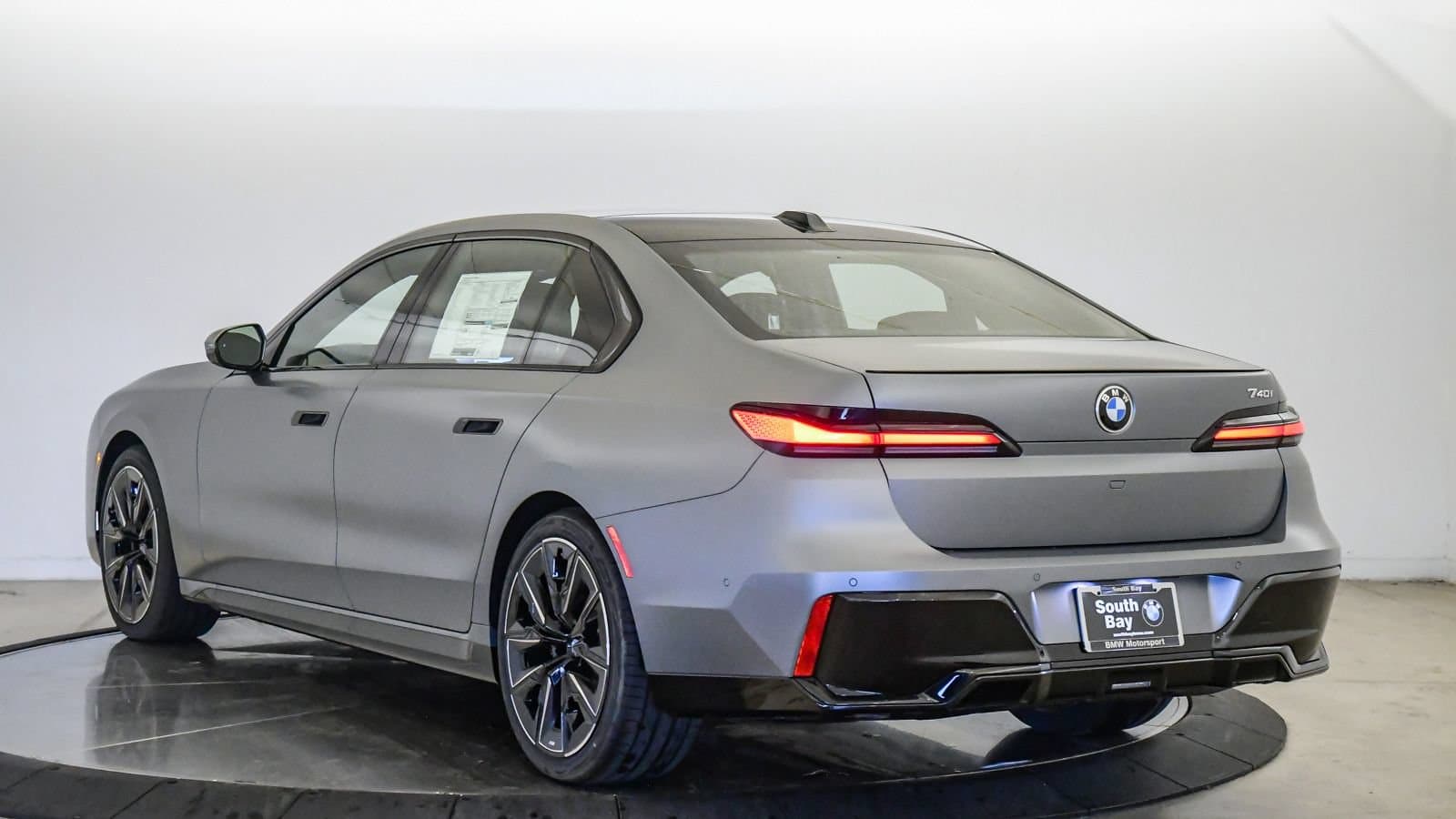 2026 BMW 7 photo 2