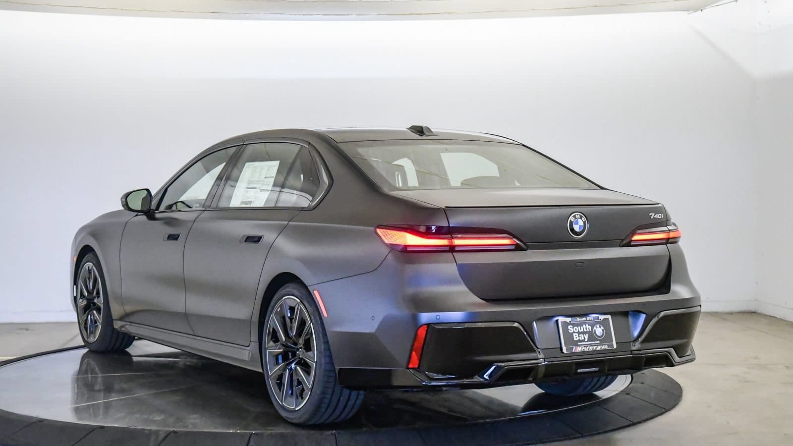 2026 BMW 7 photo 2
