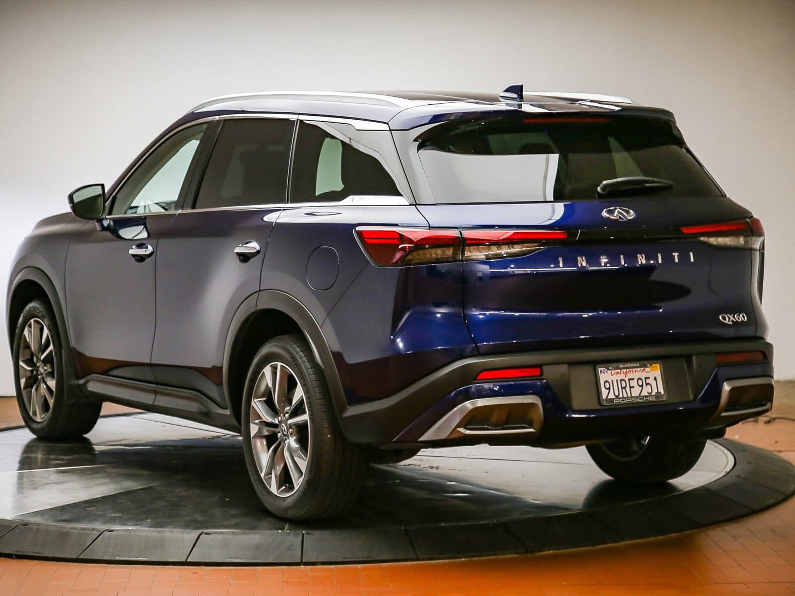 2022 BMW QX60 photo 2
