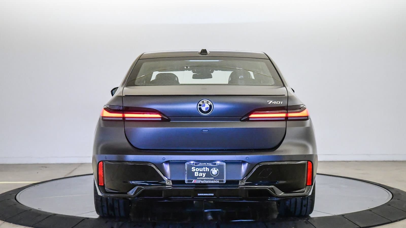 2026 BMW 7 photo 3
