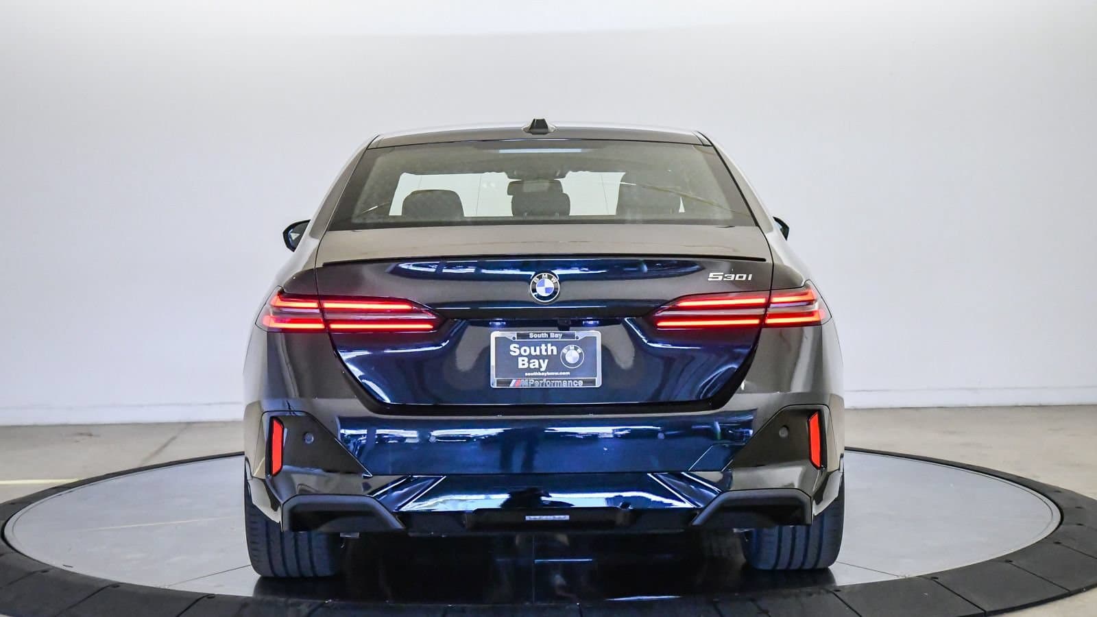 2027 BMW 5 photo 3