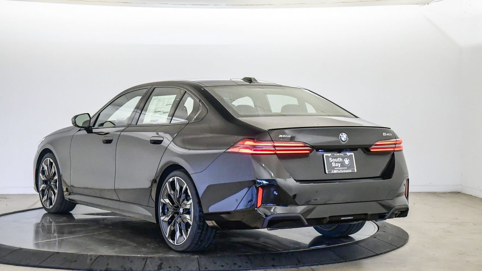 2027 BMW 5 photo 2
