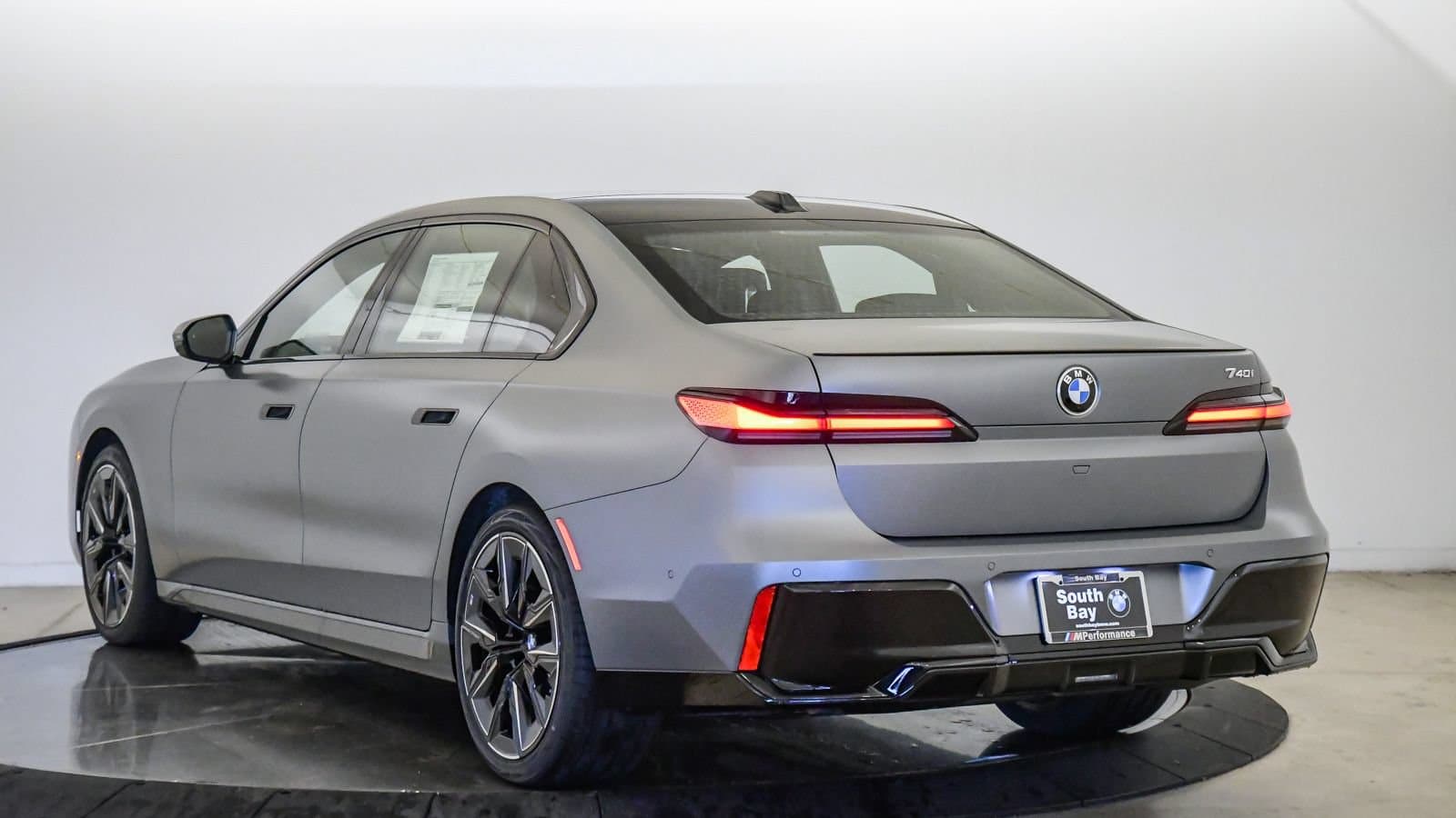 2026 BMW 7 photo 2