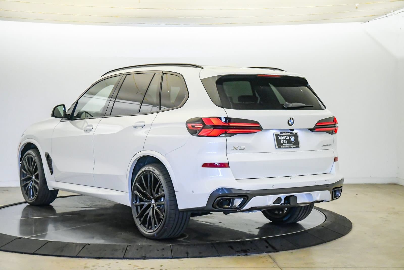 2026 BMW X5 photo 2