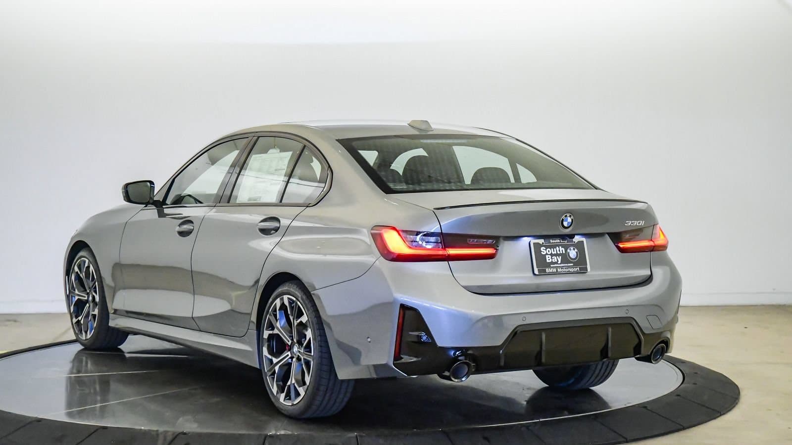2026 BMW 3 photo 2