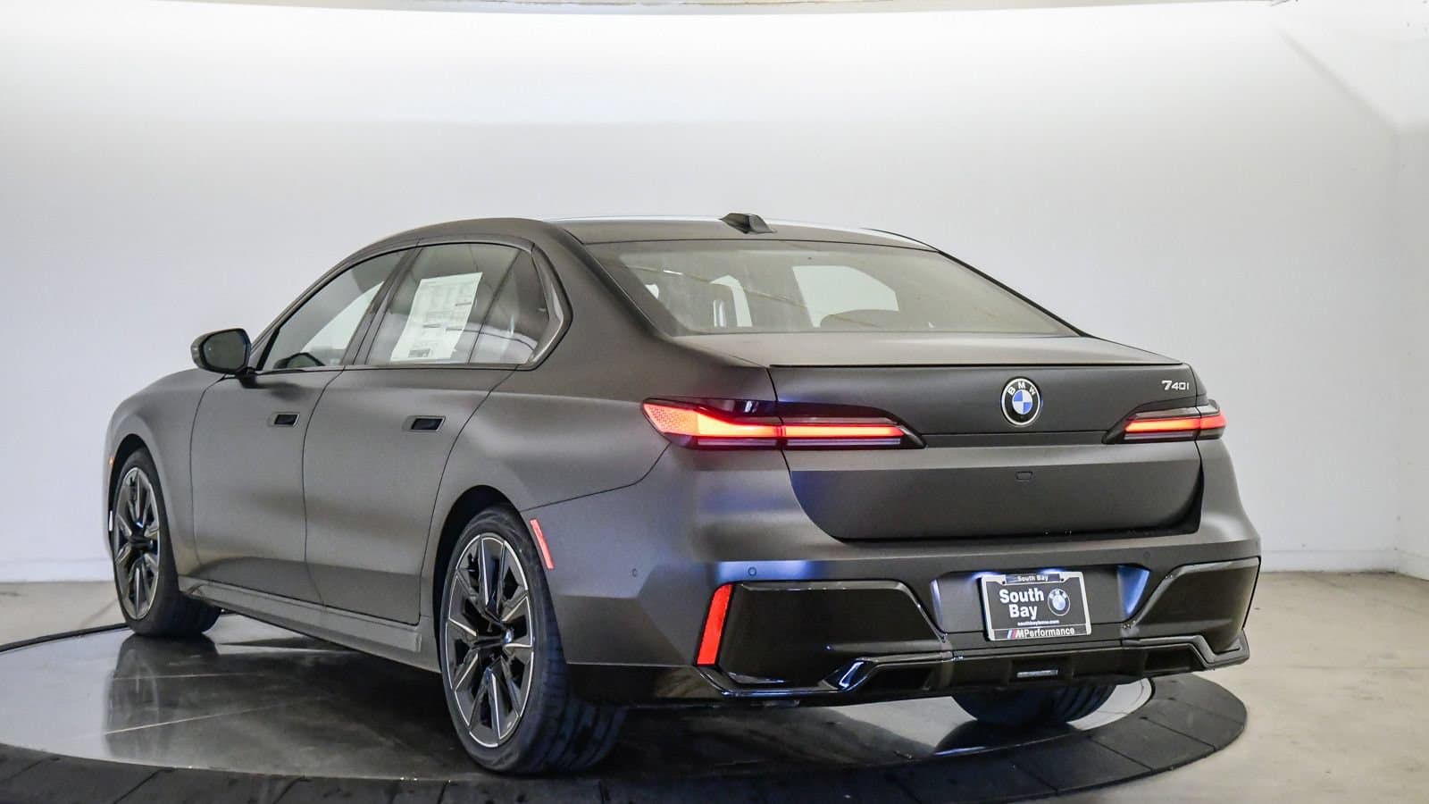 2026 BMW 7 photo 2