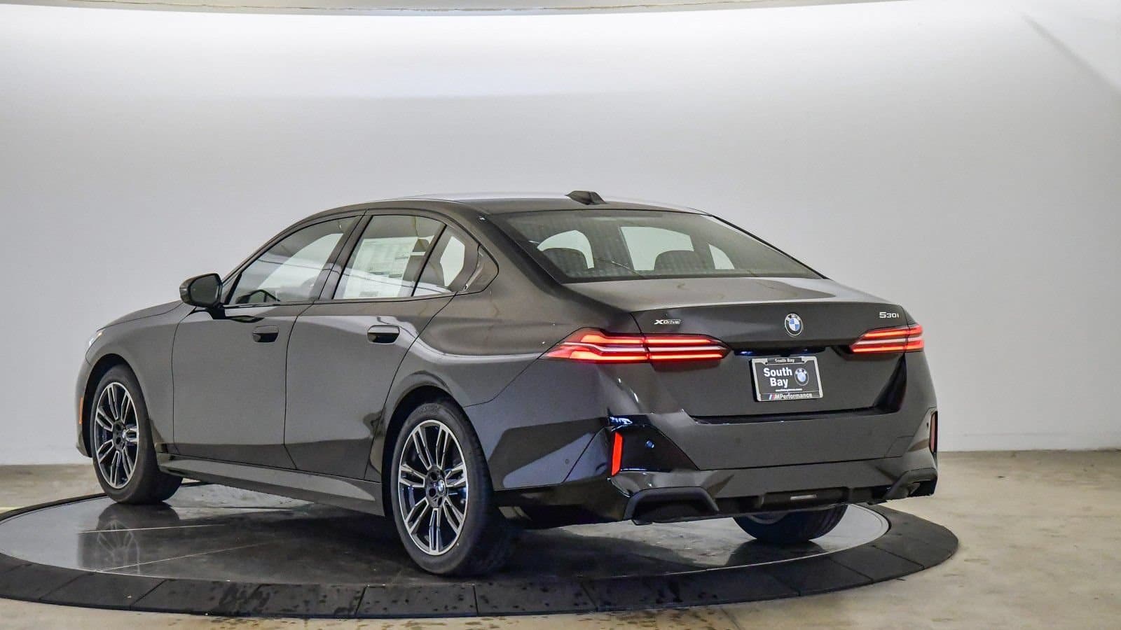 2026 BMW 5 photo 2