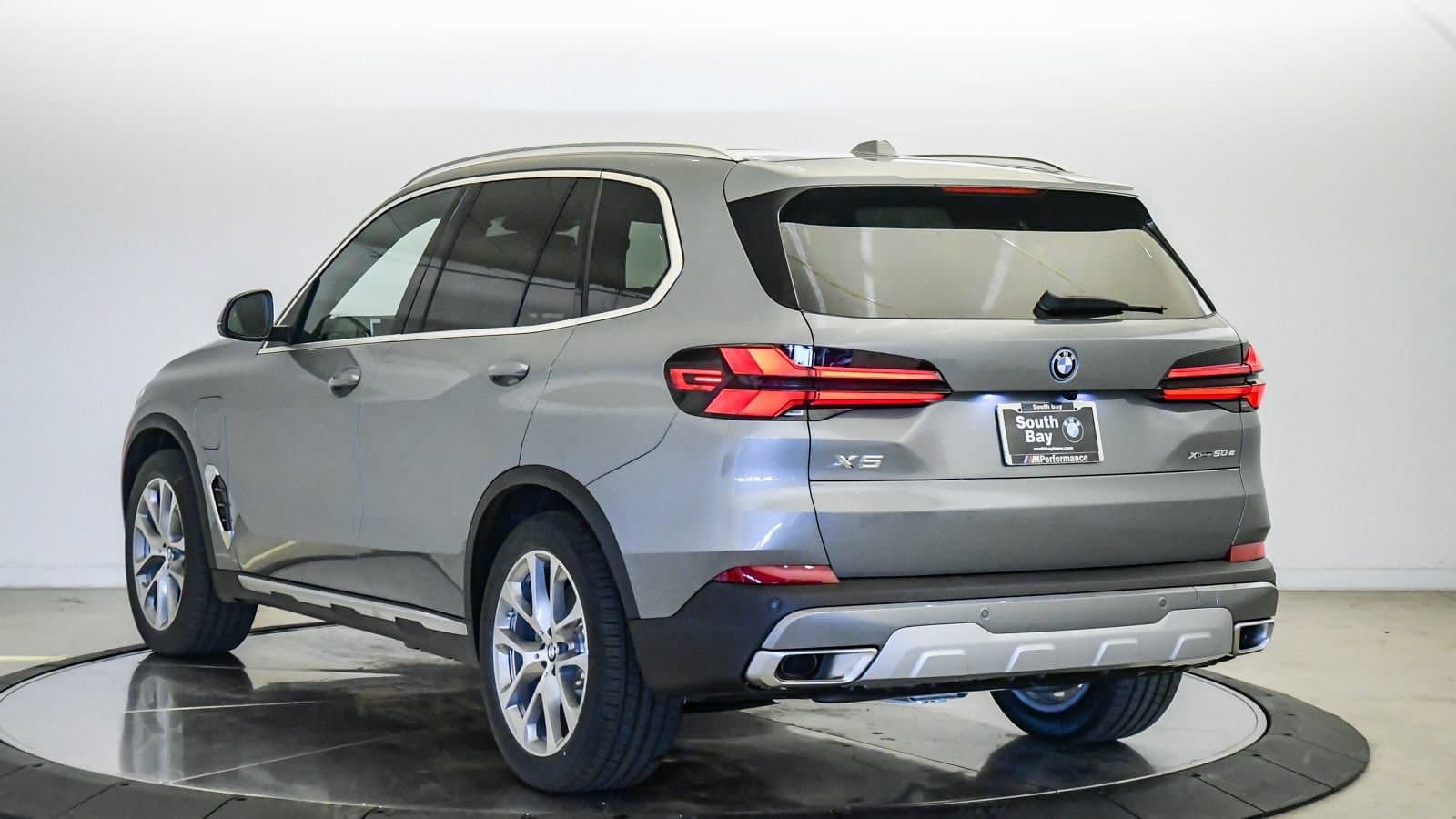 2026 BMW X5 photo 2