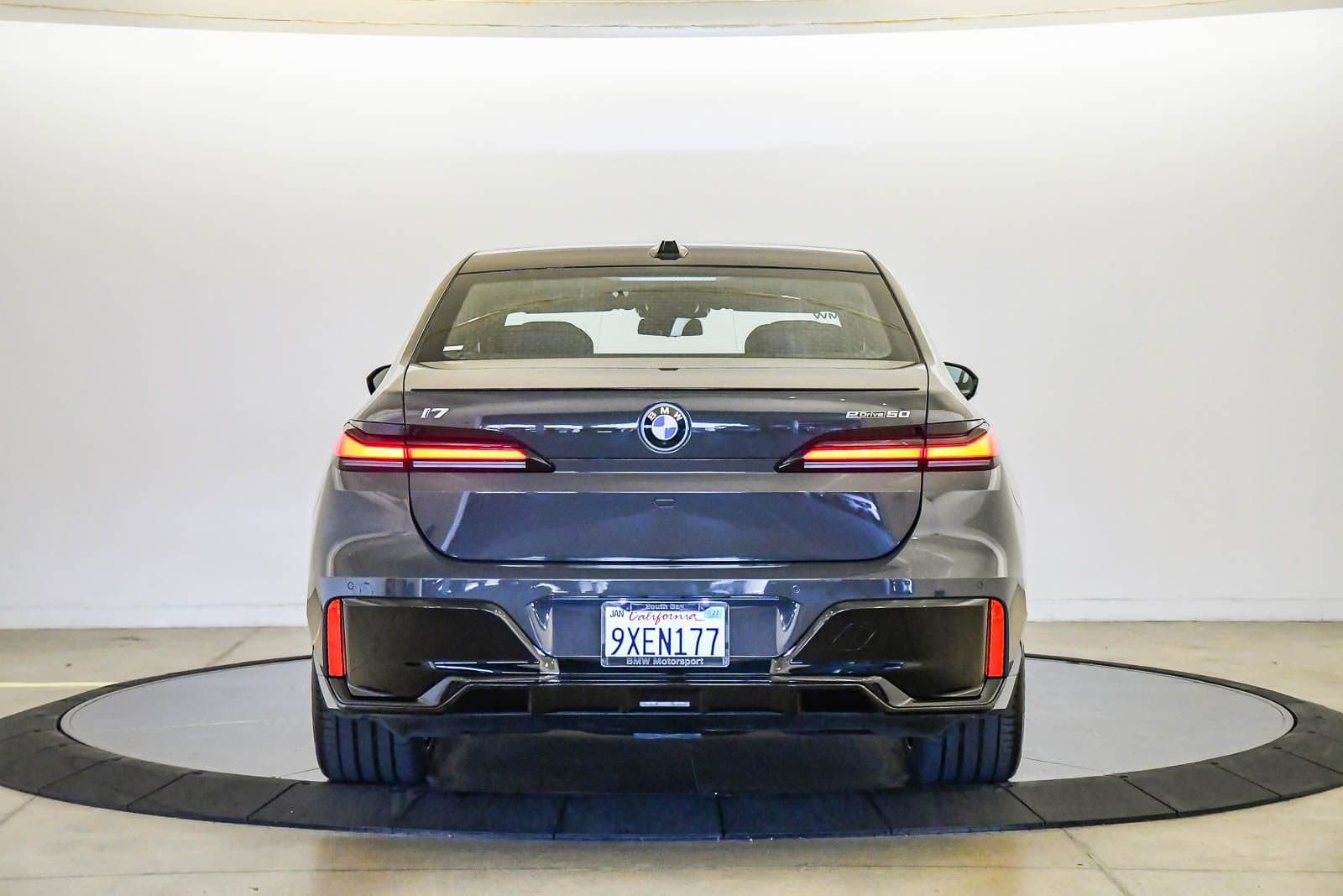 2025 BMW i7 photo 3