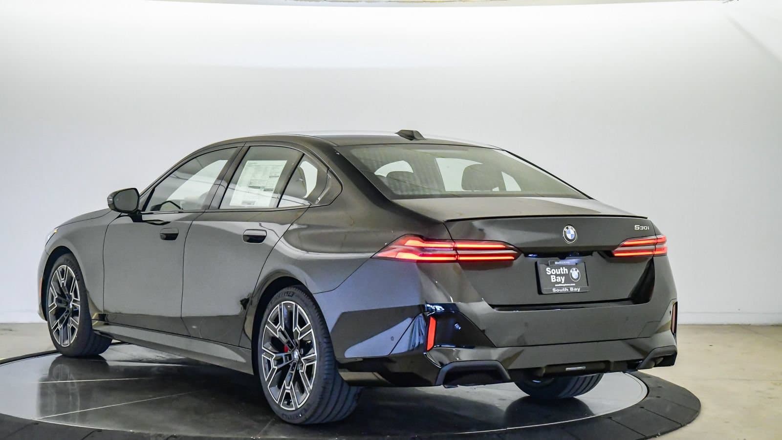 2027 BMW 5 photo 2