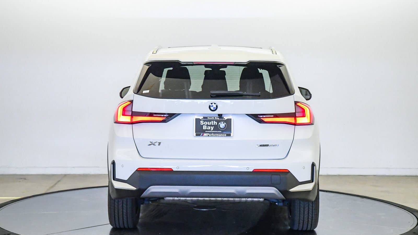 2023 BMW X1 photo 3