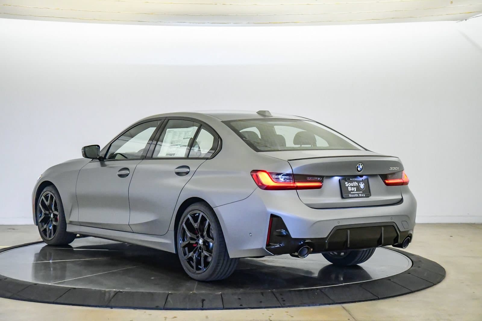2026 BMW 3 photo 2