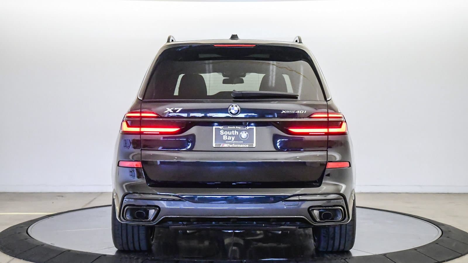 2027 BMW X7 photo 3