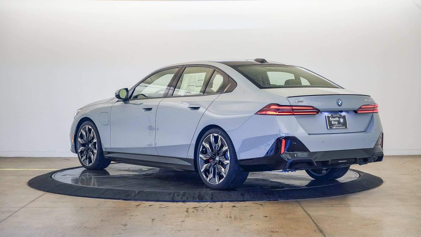 2027 BMW 5 photo 2