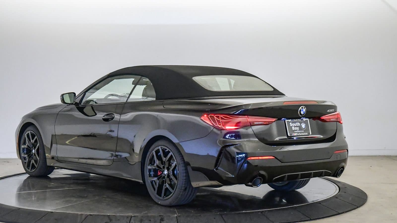 2027 BMW 4 photo 2
