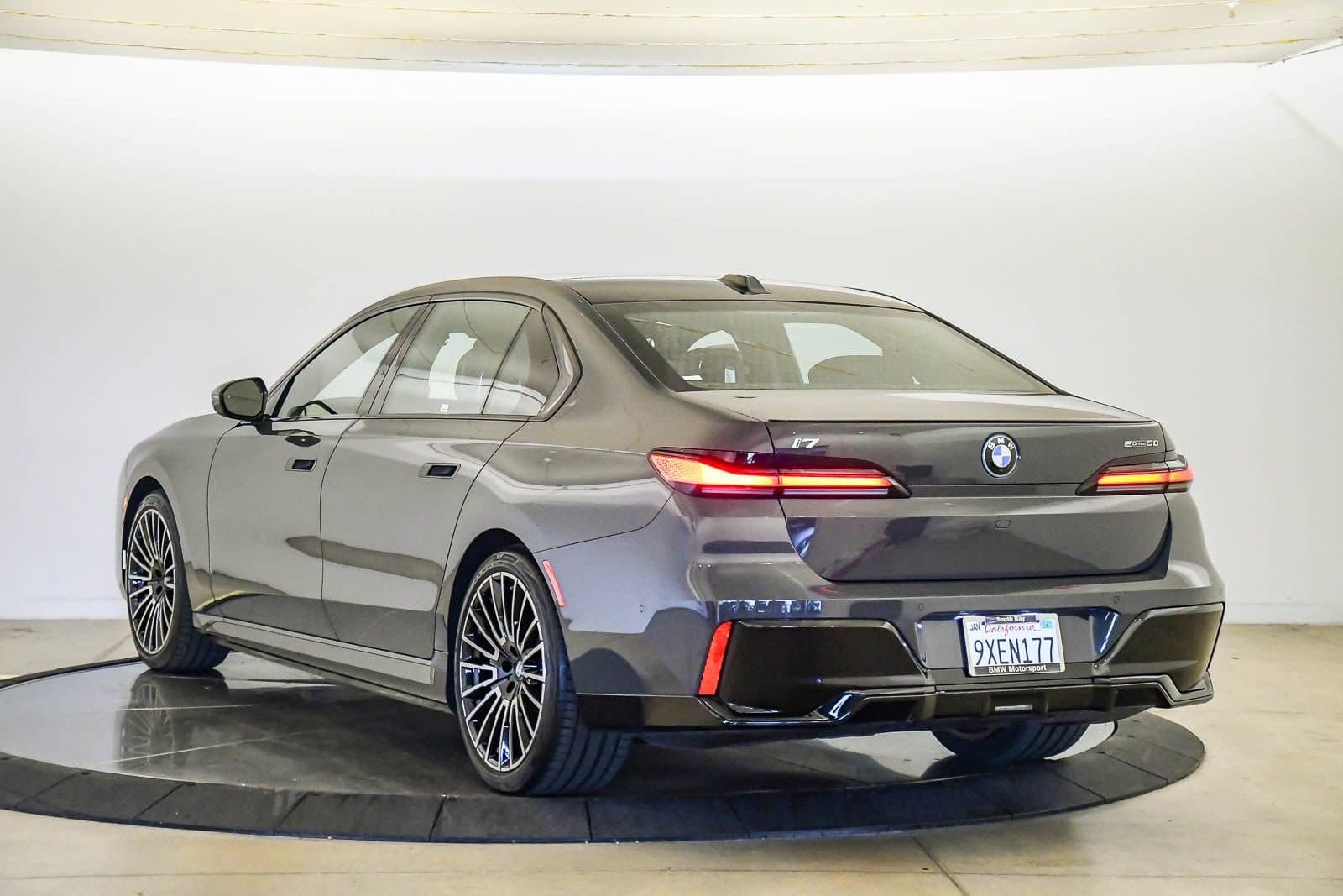 2025 BMW i7 photo 2