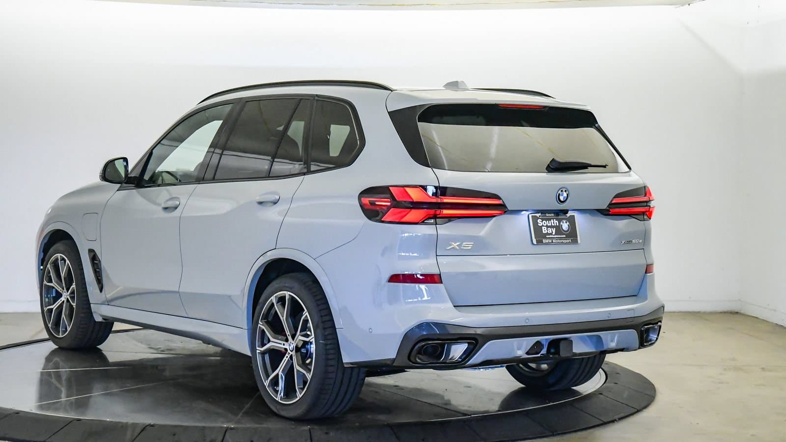 2026 BMW X5 photo 2
