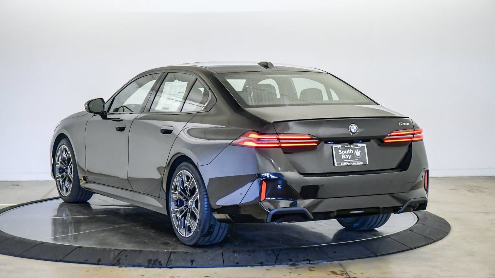 2026 BMW 5 photo 3