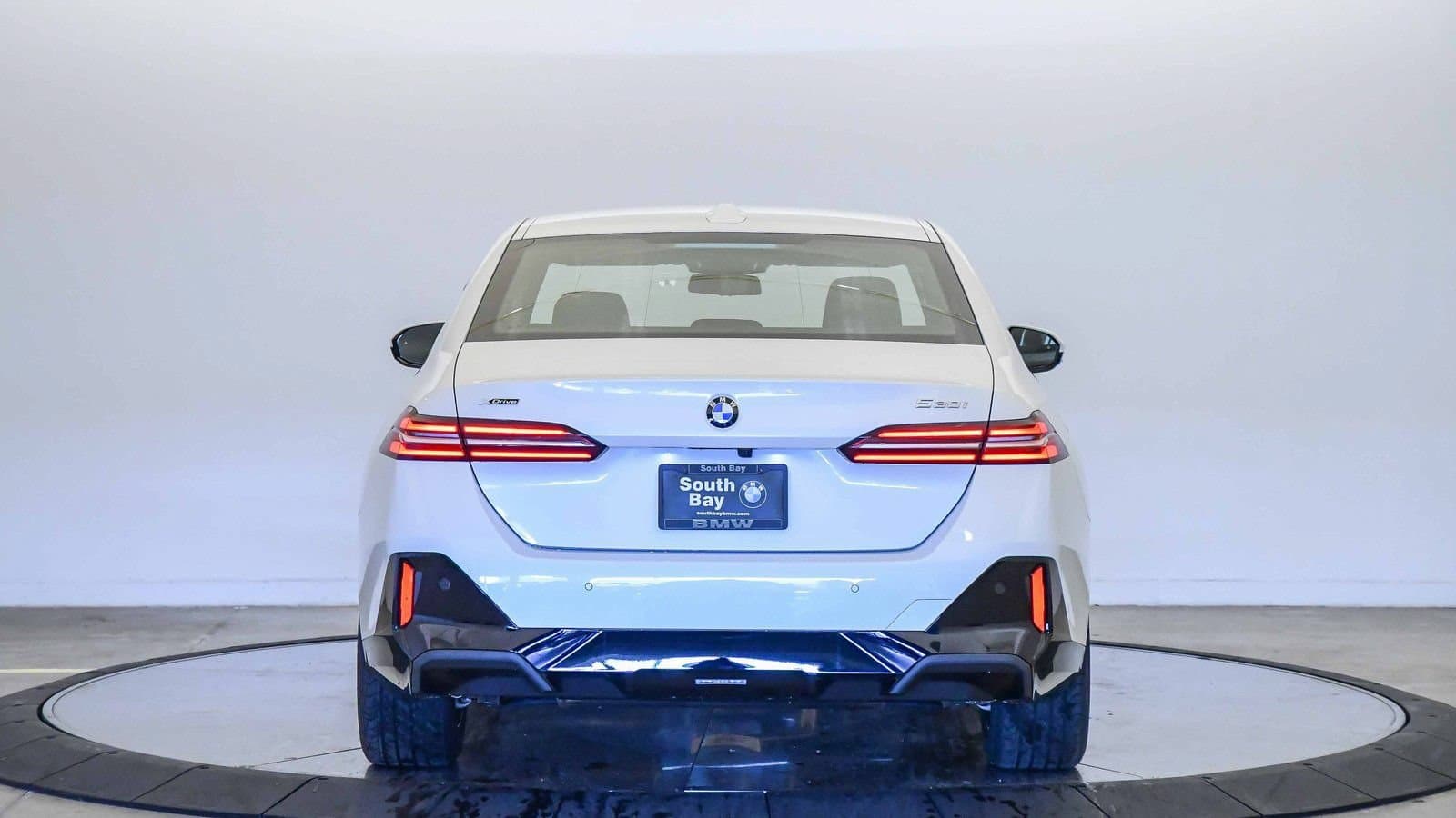 2026 BMW 5 photo 3