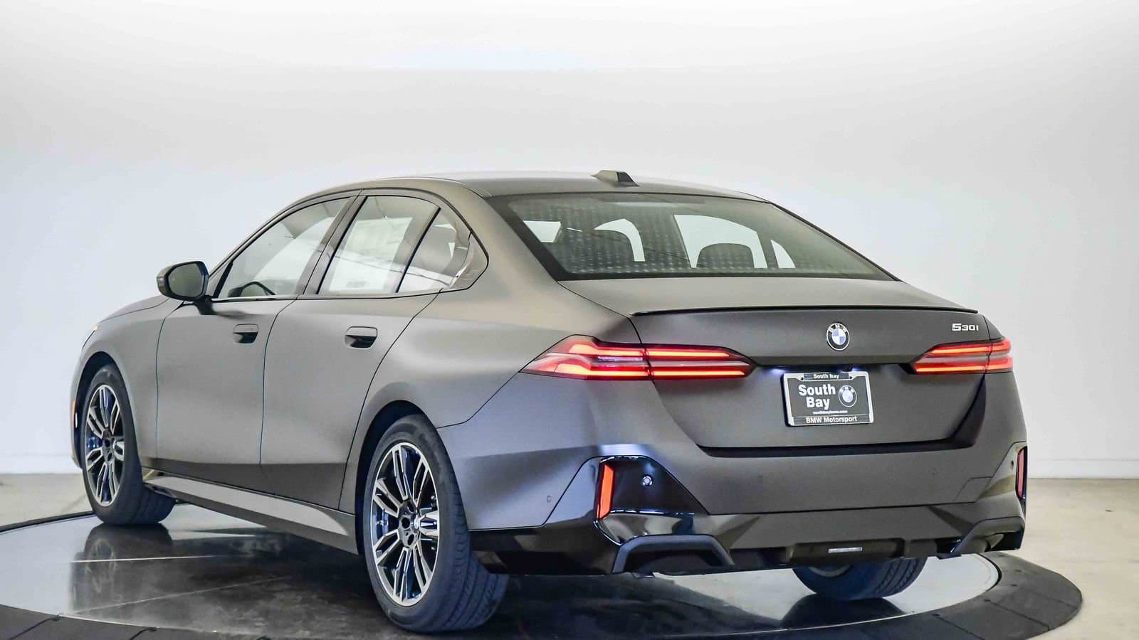2027 BMW 5 photo 2