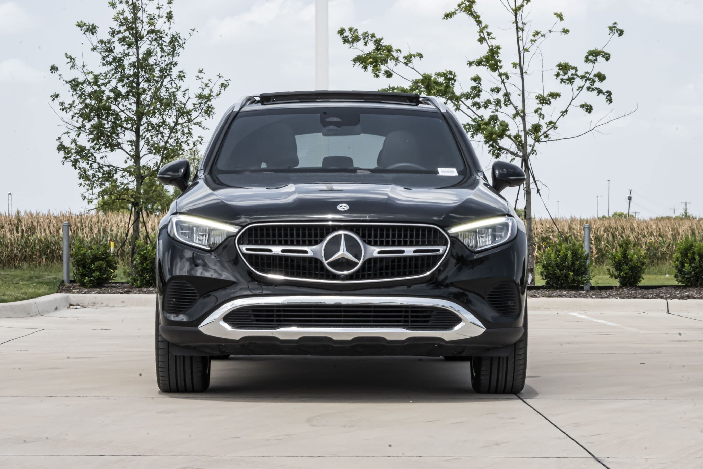 2025 Mercedes-Benz GLC photo 2