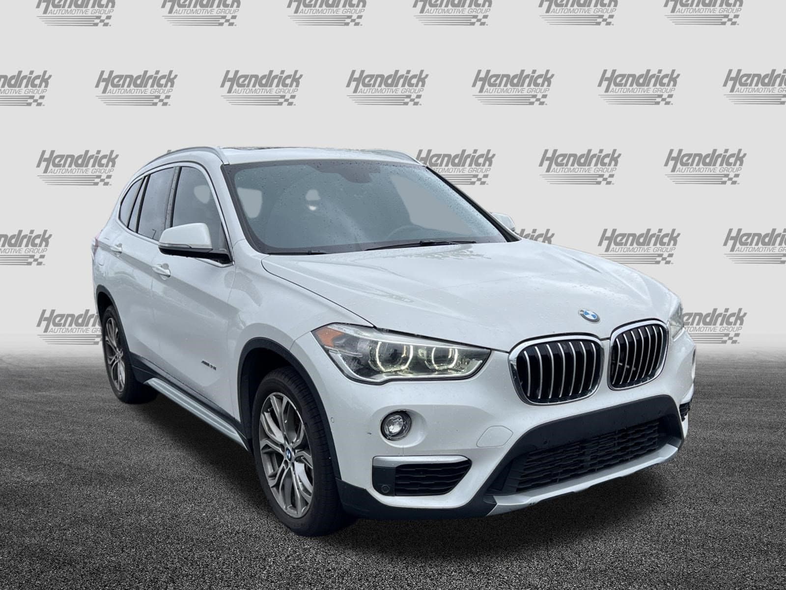 2017 BMW X1 photo 2