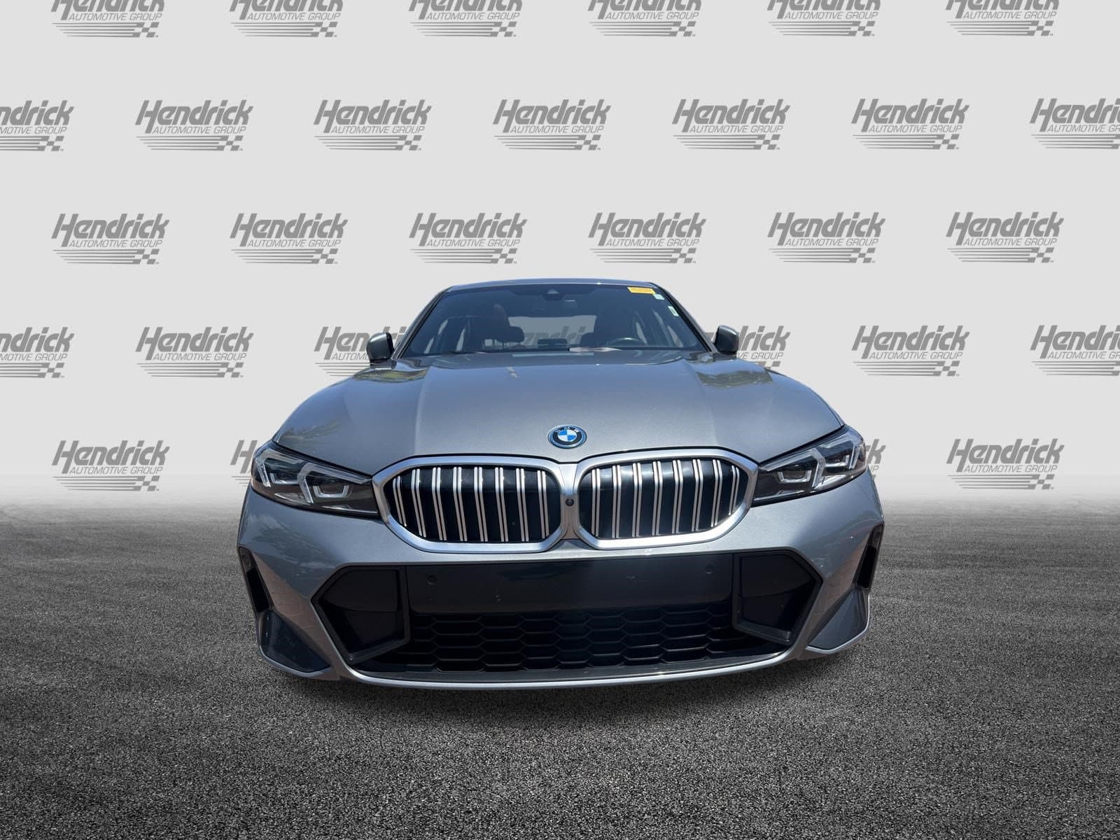 2023 BMW 3 photo 2